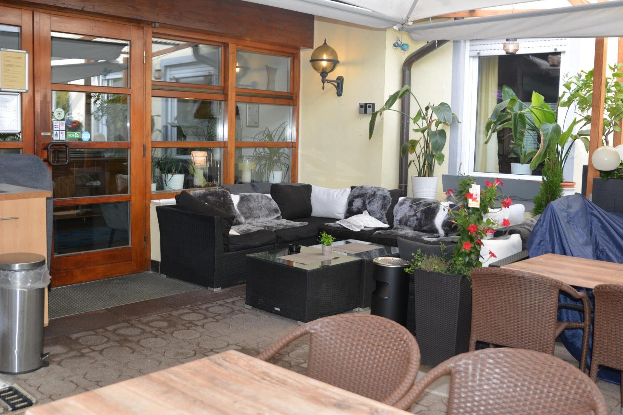 Hotel-Gasthof Zur Rose Weissenhorn Exterior foto