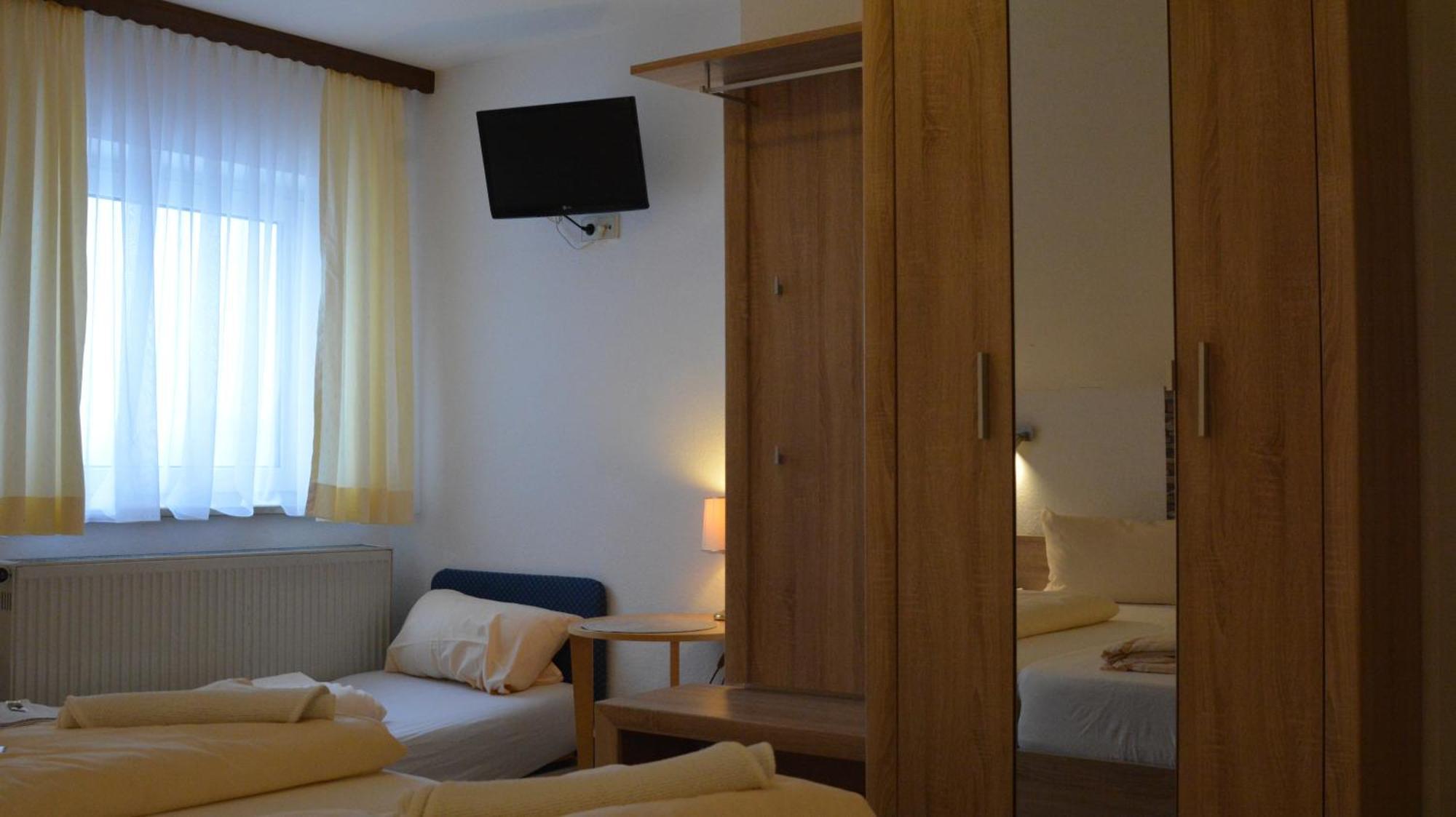 Hotel-Gasthof Zur Rose Weissenhorn Quarto foto