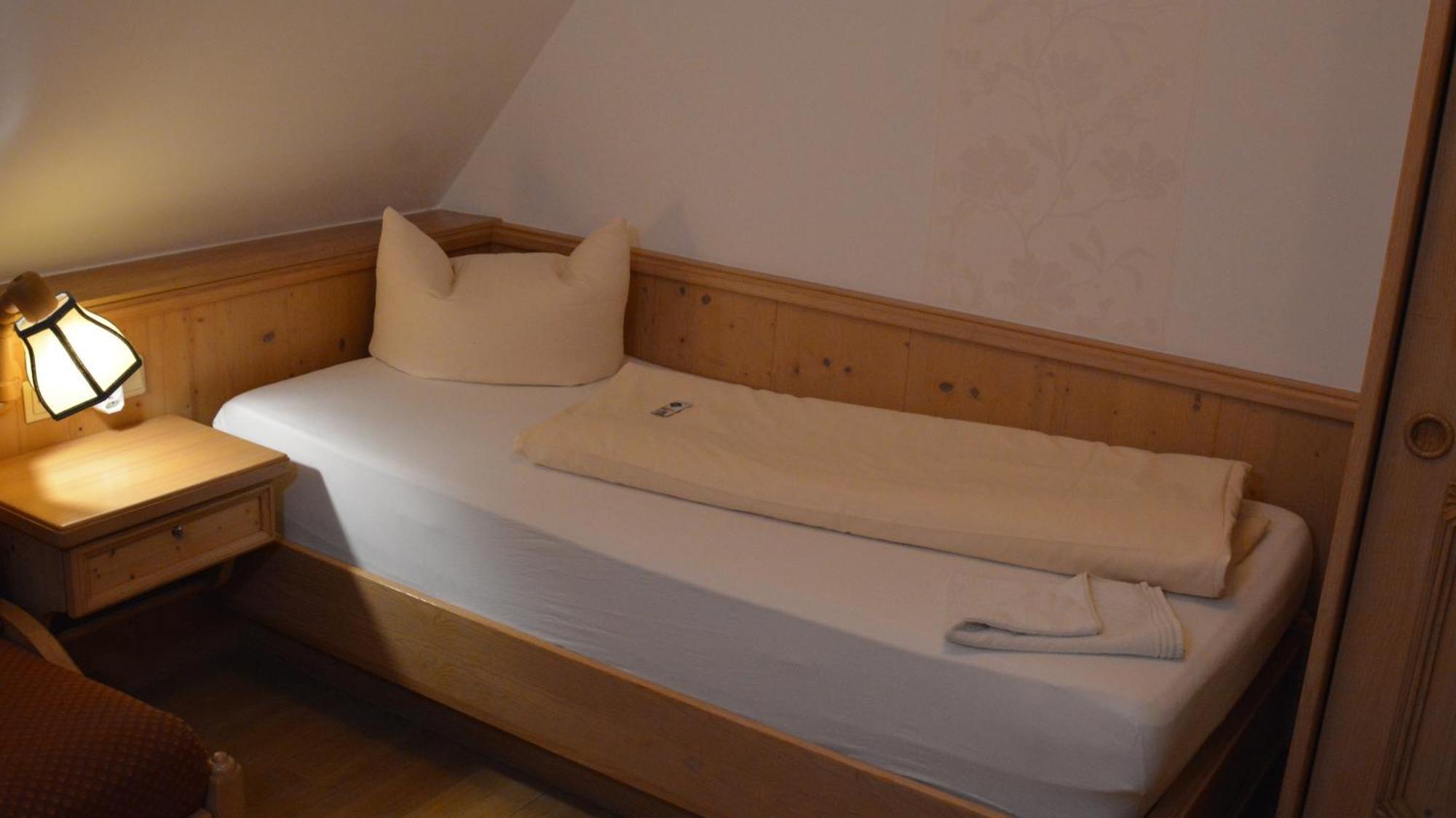 Hotel-Gasthof Zur Rose Weissenhorn Quarto foto