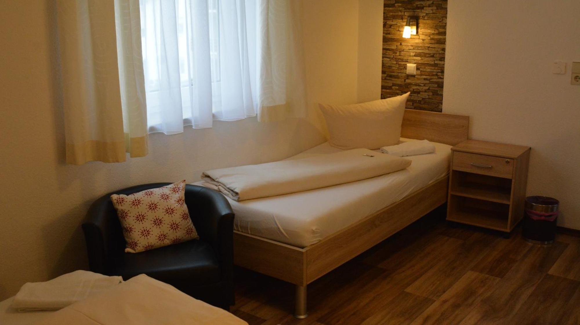 Hotel-Gasthof Zur Rose Weissenhorn Quarto foto