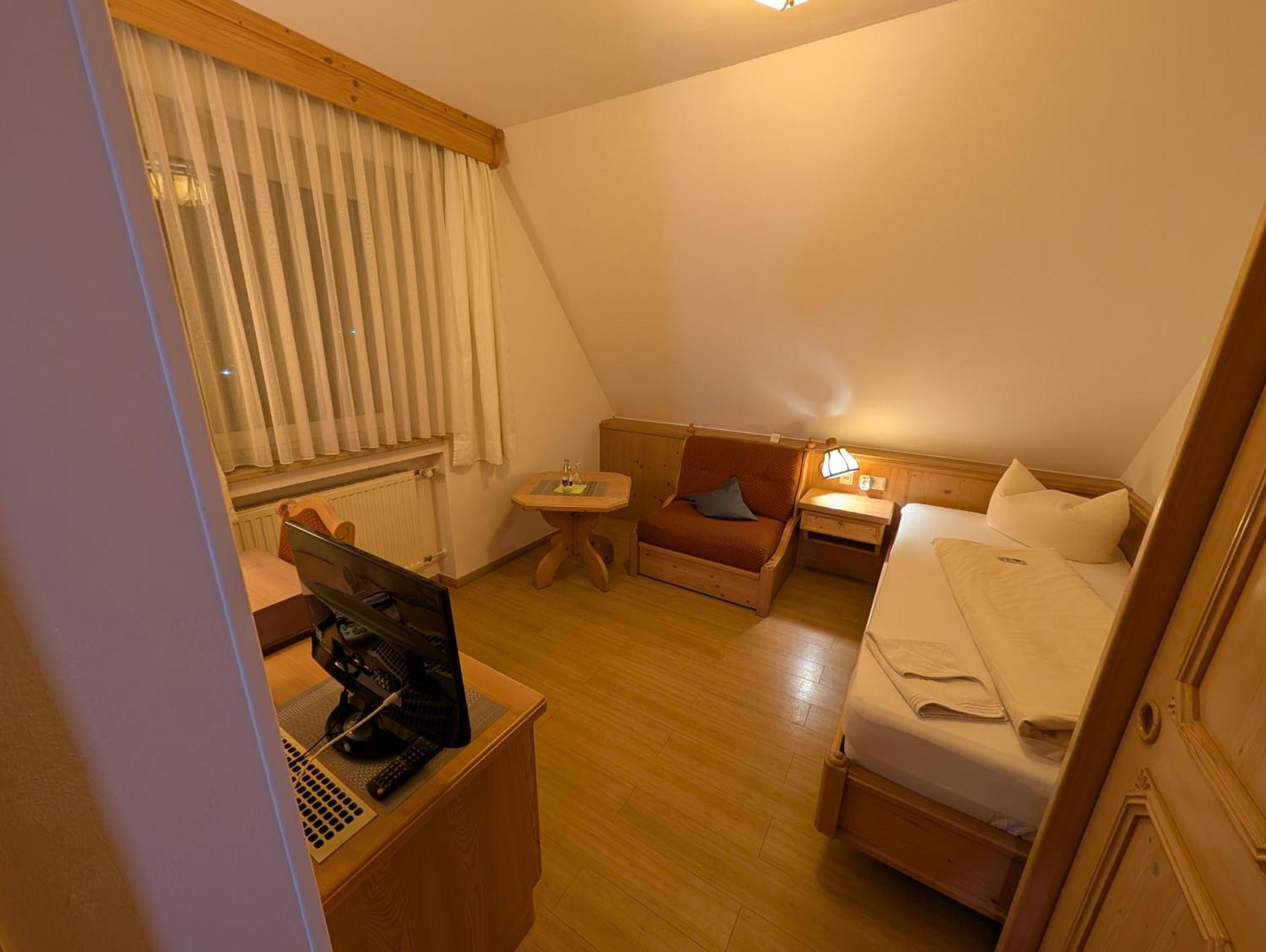 Hotel-Gasthof Zur Rose Weissenhorn Quarto foto