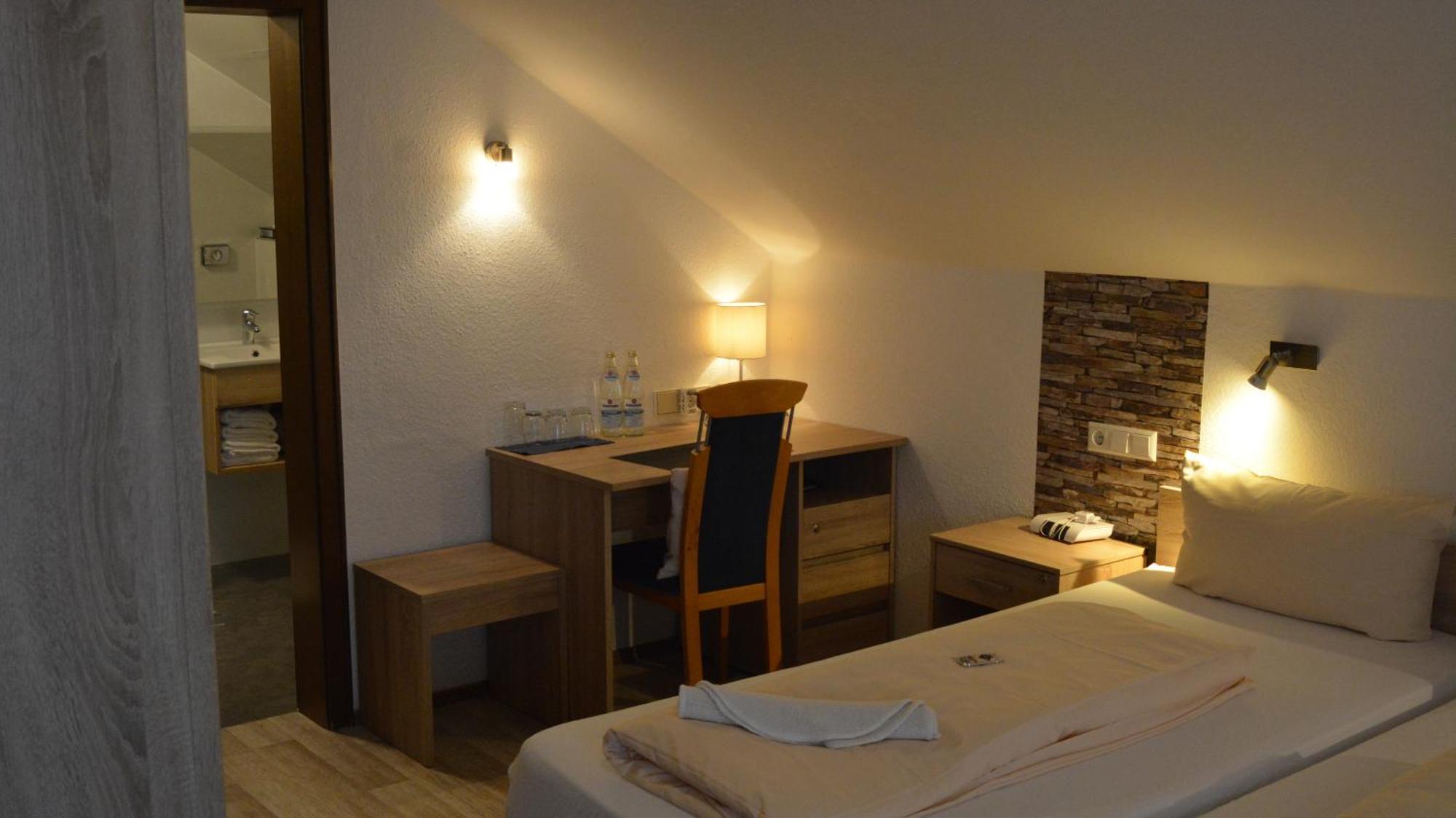 Hotel-Gasthof Zur Rose Weissenhorn Quarto foto