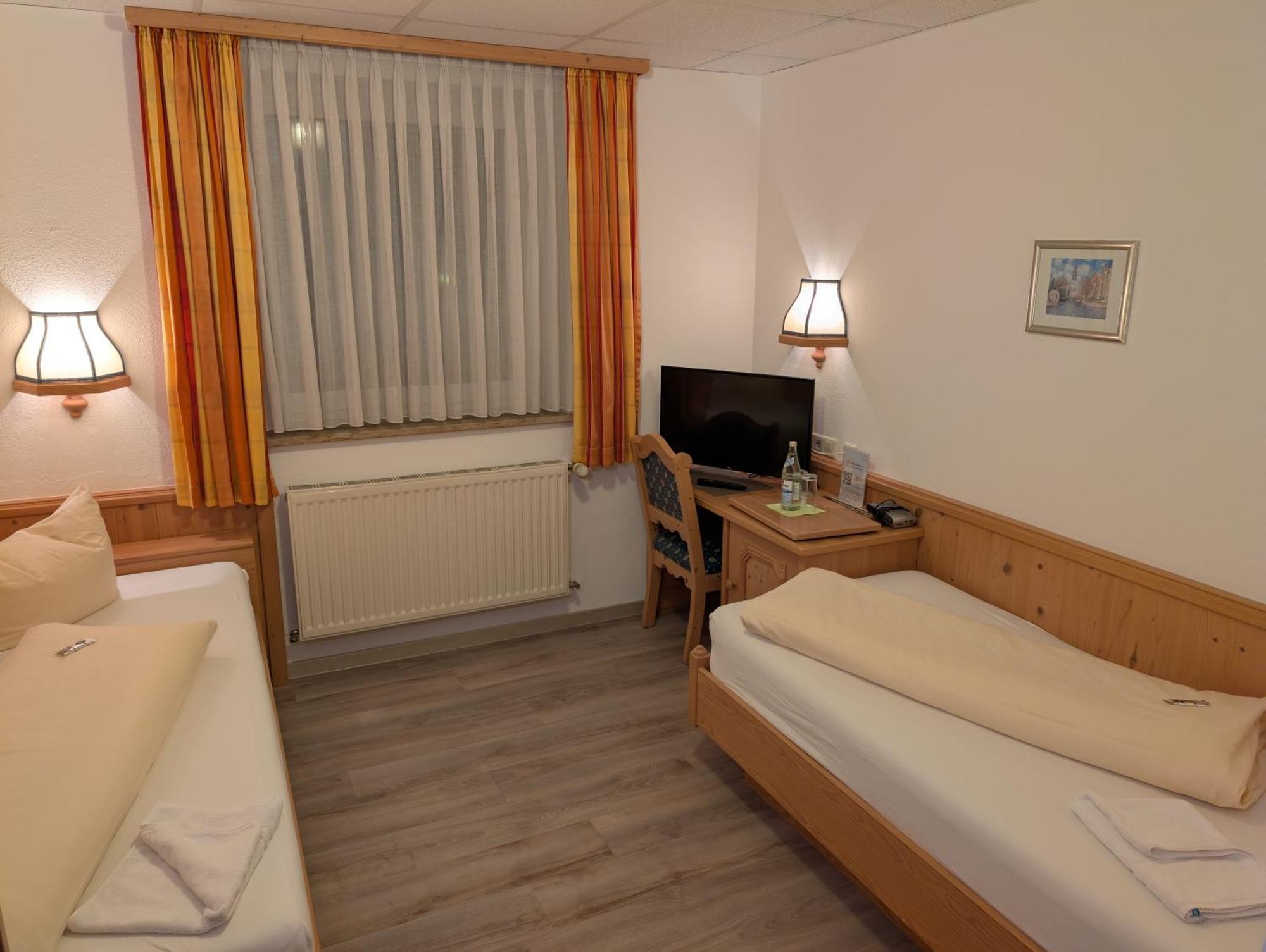 Hotel-Gasthof Zur Rose Weissenhorn Quarto foto