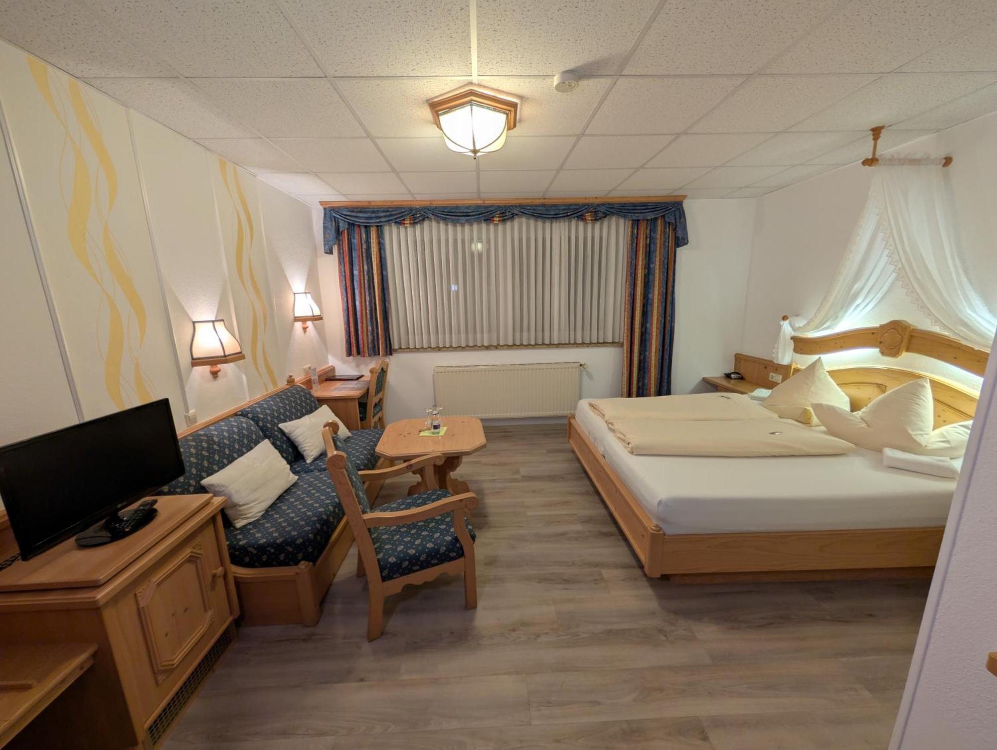 Hotel-Gasthof Zur Rose Weissenhorn Quarto foto