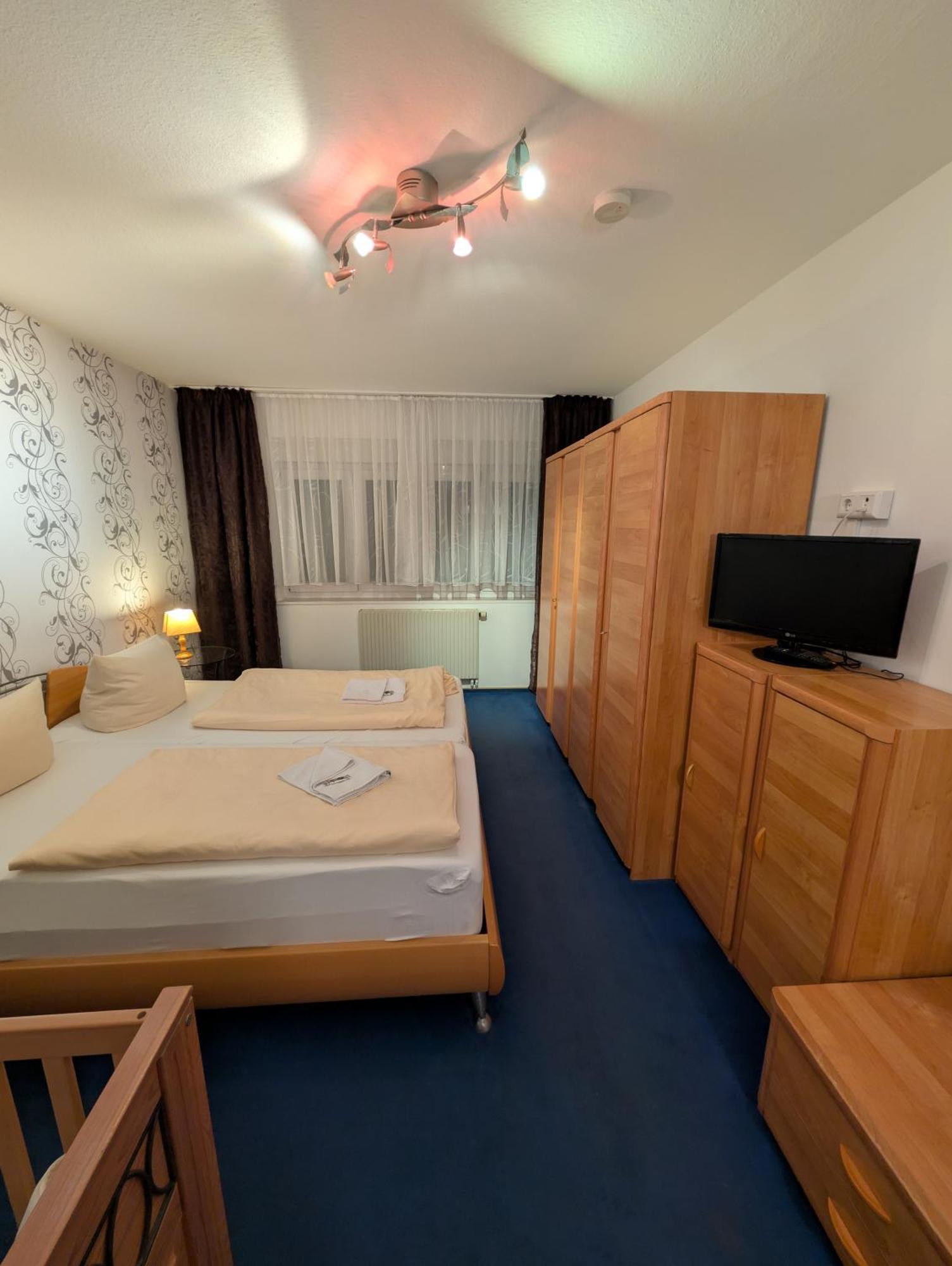 Hotel-Gasthof Zur Rose Weissenhorn Quarto foto