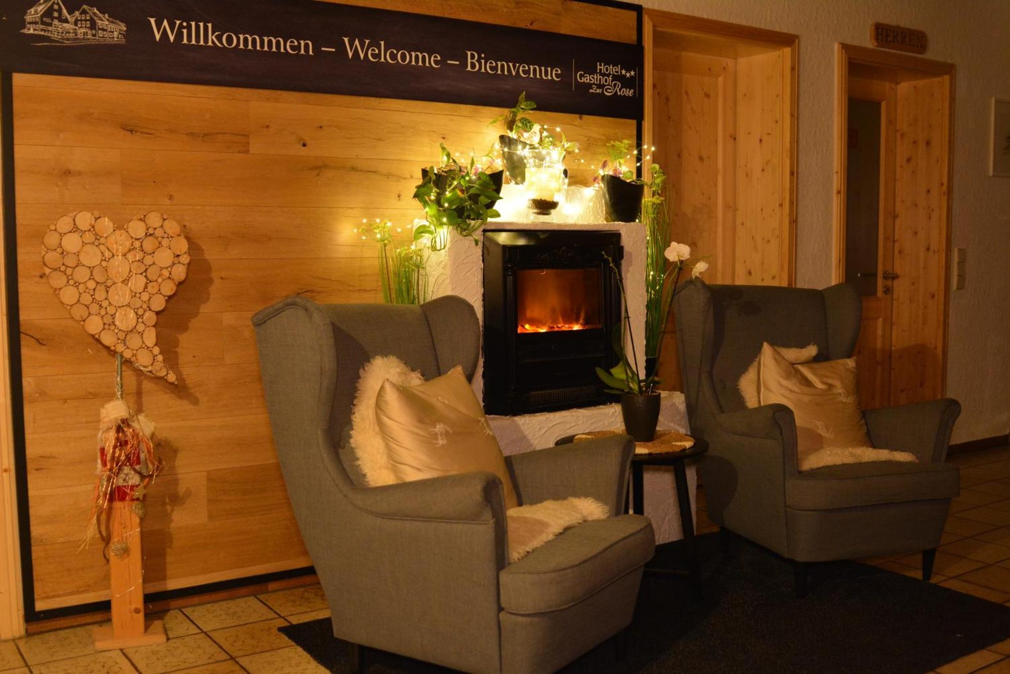 Hotel-Gasthof Zur Rose Weissenhorn Exterior foto