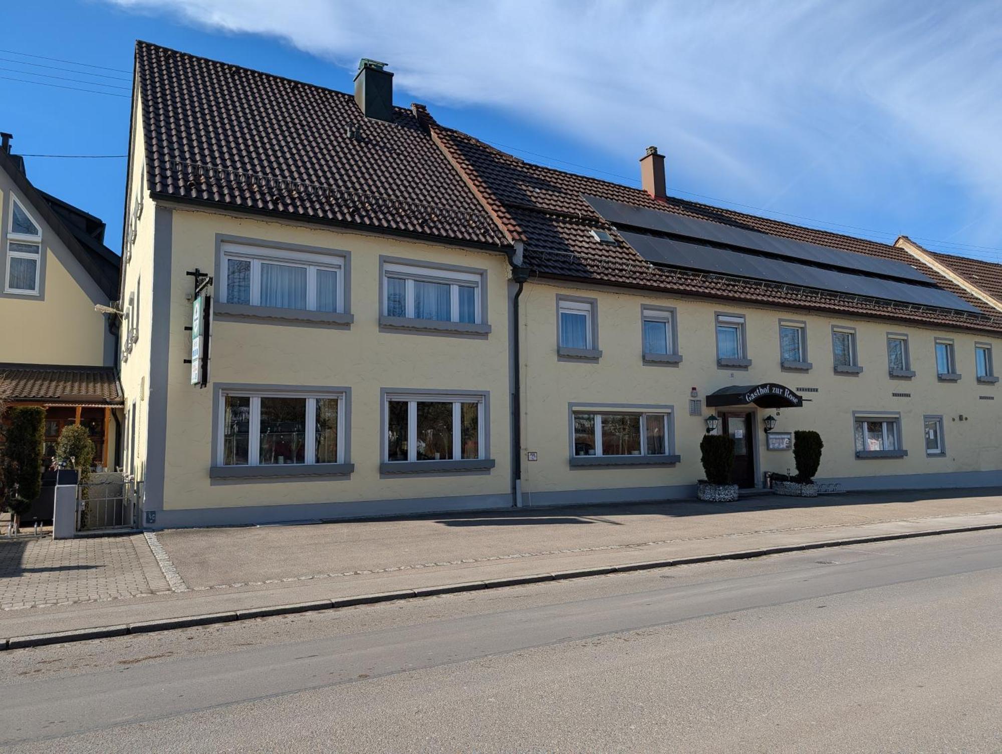 Hotel-Gasthof Zur Rose Weissenhorn Exterior foto