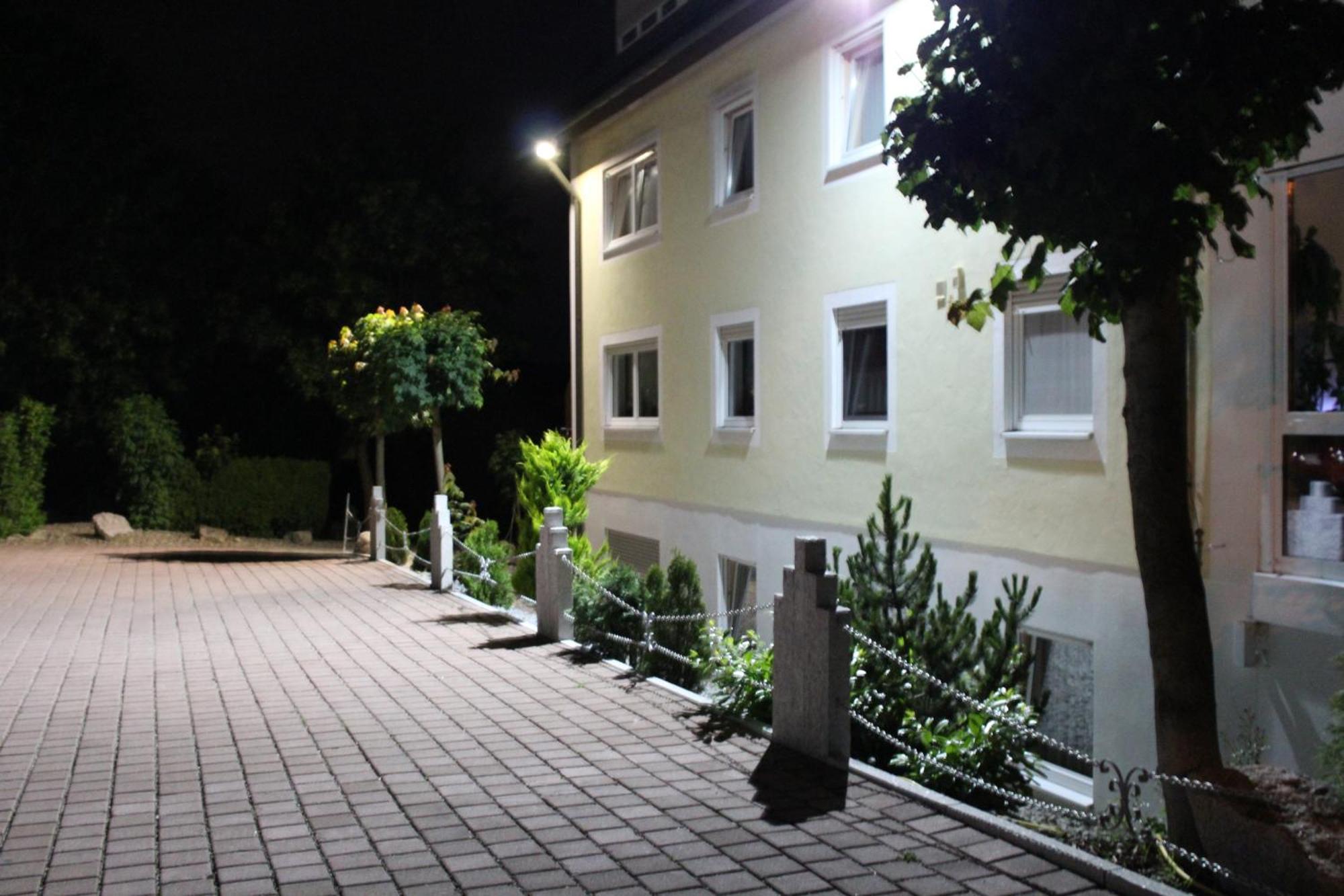 Hotel-Gasthof Zur Rose Weissenhorn Exterior foto